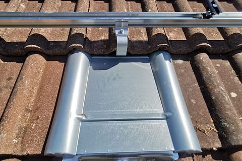 Modulklemme auf einer Aluminiumschiene